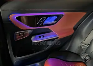 2024 Mercedes-Benz GLC300 - Baƙi