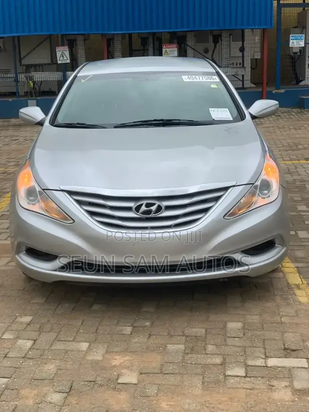 Hyundai Sonata 2011 Silver - 1