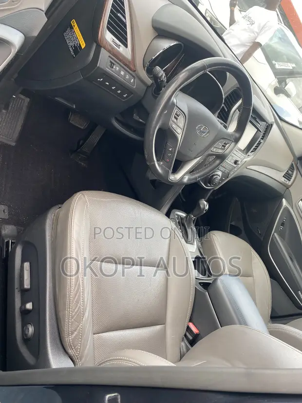 Hyundai Santa Fe 2017 Grey - 1