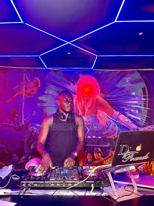 DJ CV don Gidan Abinci da Bar - 1