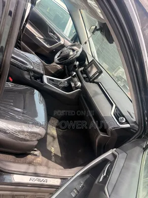 2022 Toyota RAV4 XLE Black