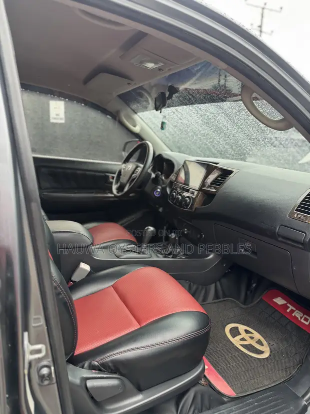 Toyota Hilux 2015 Grey - Sayarwa Mai Sauri - 1