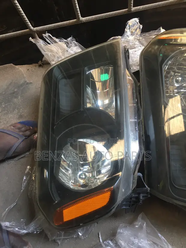 Honda Pilot 2016 Headlight Set (Used) - 1