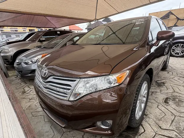 2012 Toyota Venza XLE Brown - 1