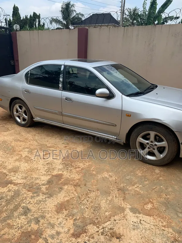 Nissan Maxima 2002 Silver - 1