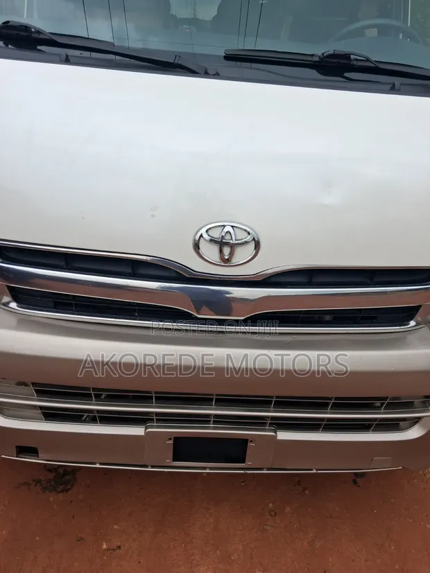 Toyota Grand HiAce 2002 Fari - 1