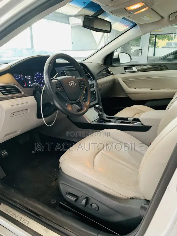 Hyundai Sonata 2015 Launin Azurfa - 1