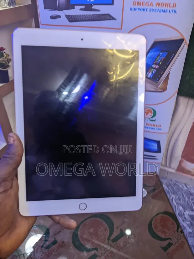 Apple iPad Pro 64GB - 1
