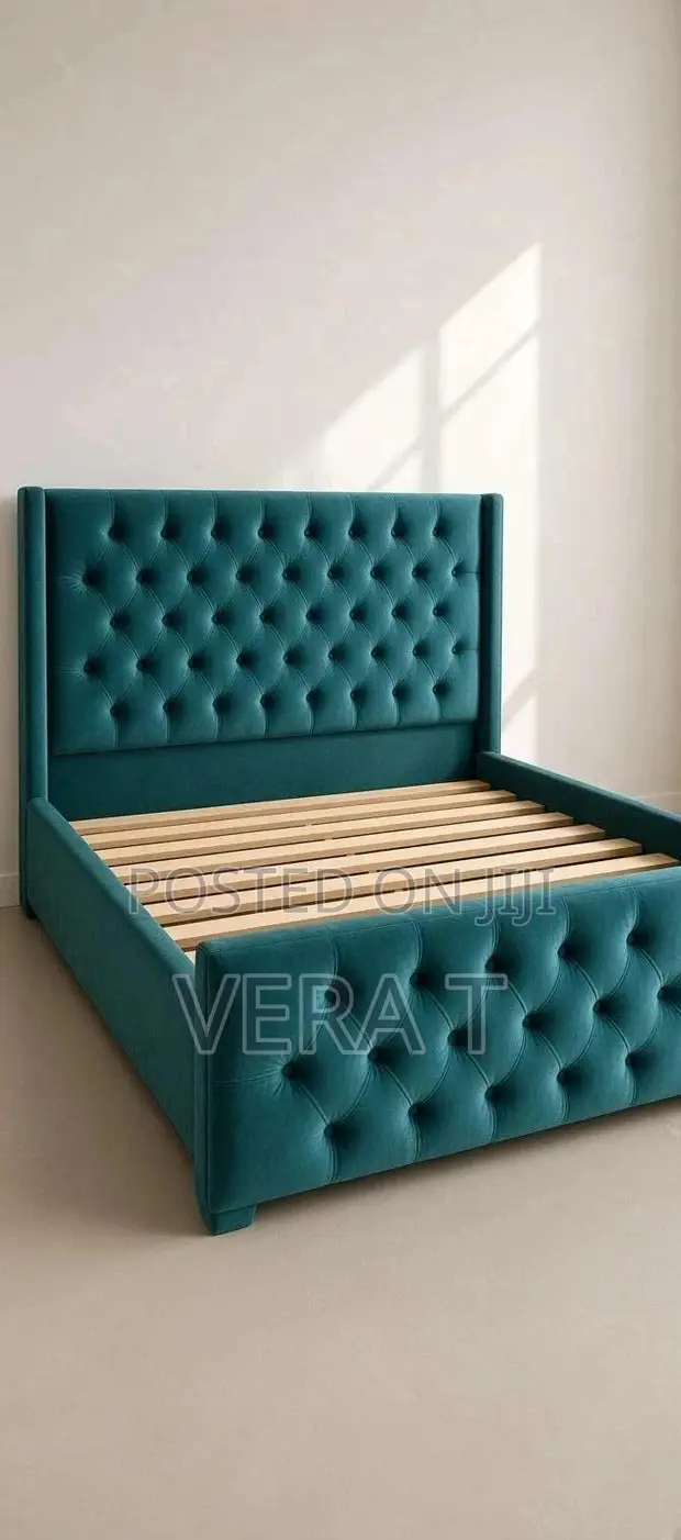 6x4 Luxury Chesterfield Velvet Bed Frame with Crystal Buttons - 1
