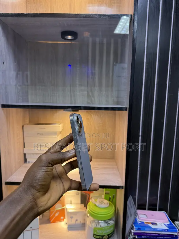 Apple iPhone 16 Pro 256GB - 1
