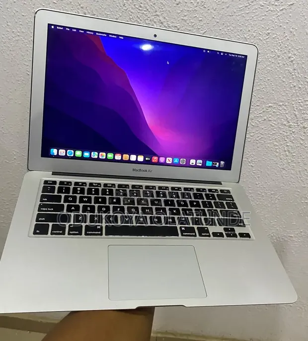 Apple MacBook Air 2017 - 8GB RAM, 256GB SSD - 1