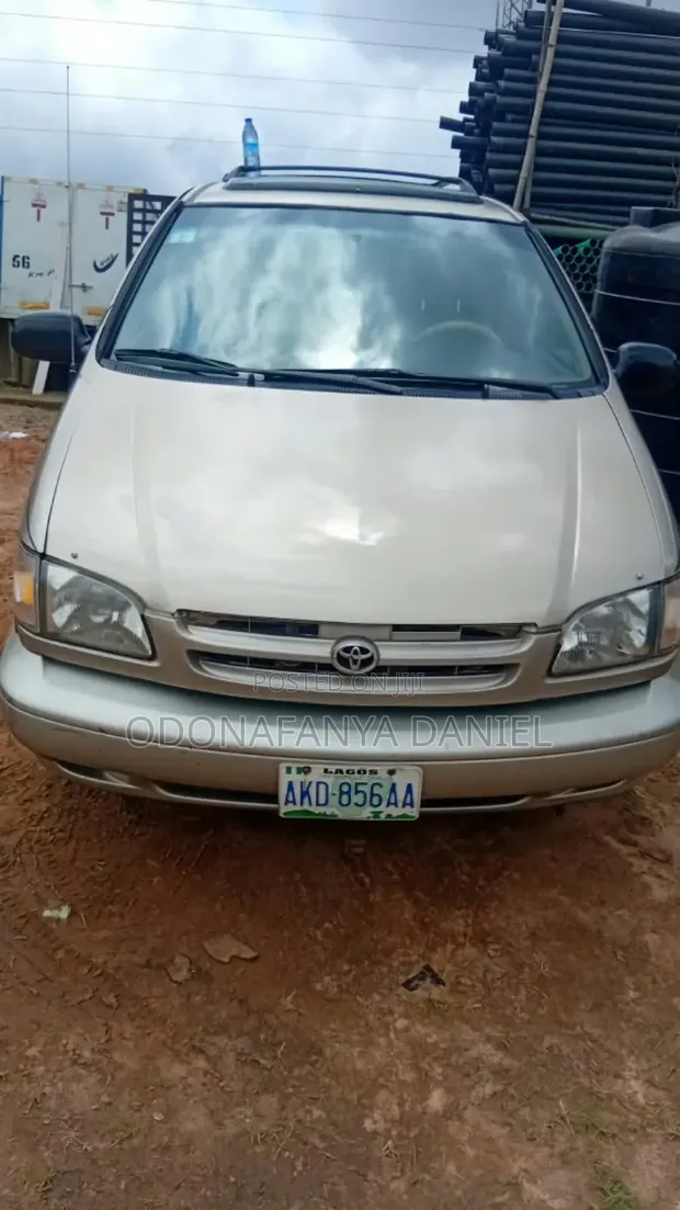 Toyota Sienna XLE 2000 Silver - 1