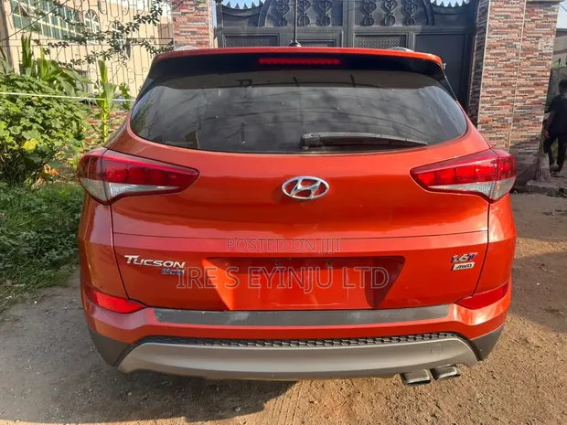 Hyundai Tucson 2016 Orange - 1