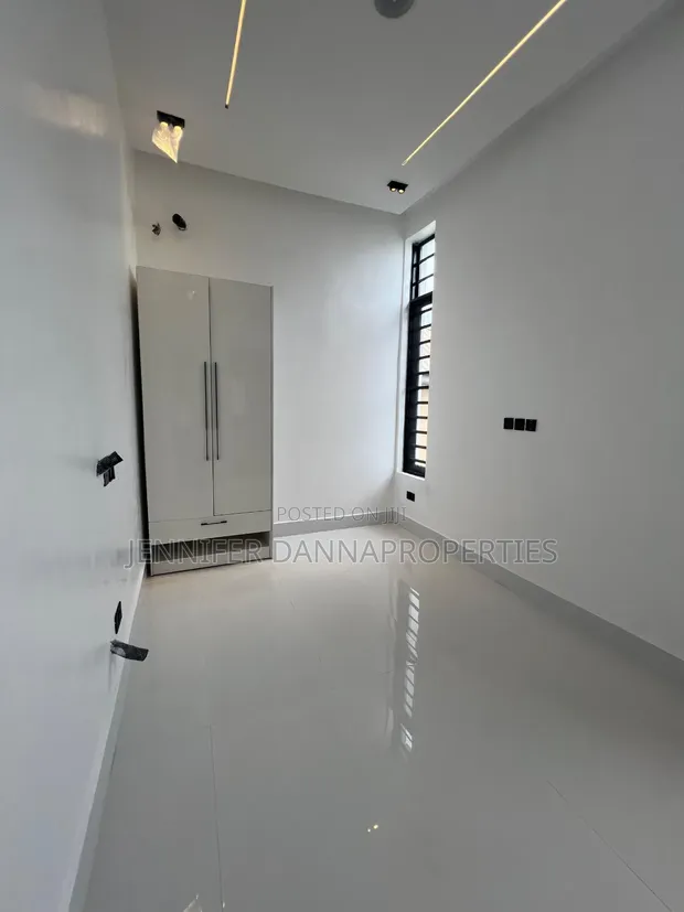 5-Bedroom Luxury Duplex with Pool in Sangotedo - 1