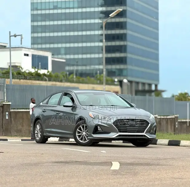 Hyundai Sonata SE 2018 Gray - 1