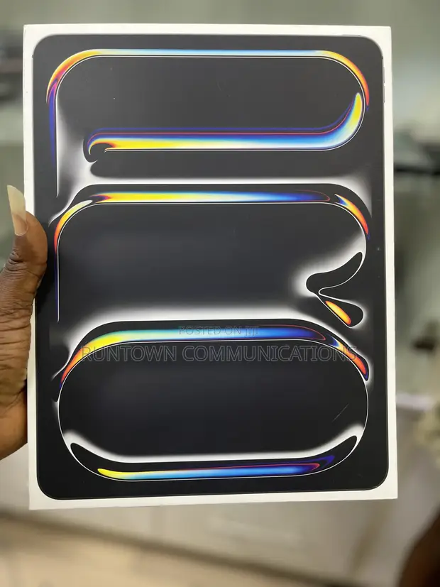 New Apple iPad Pro 13" M5 Chip 1TB Gray - 1