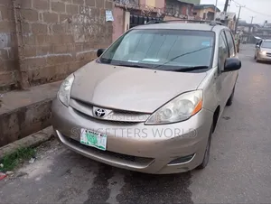 Toyota Sienna Logistics and Delivery Service