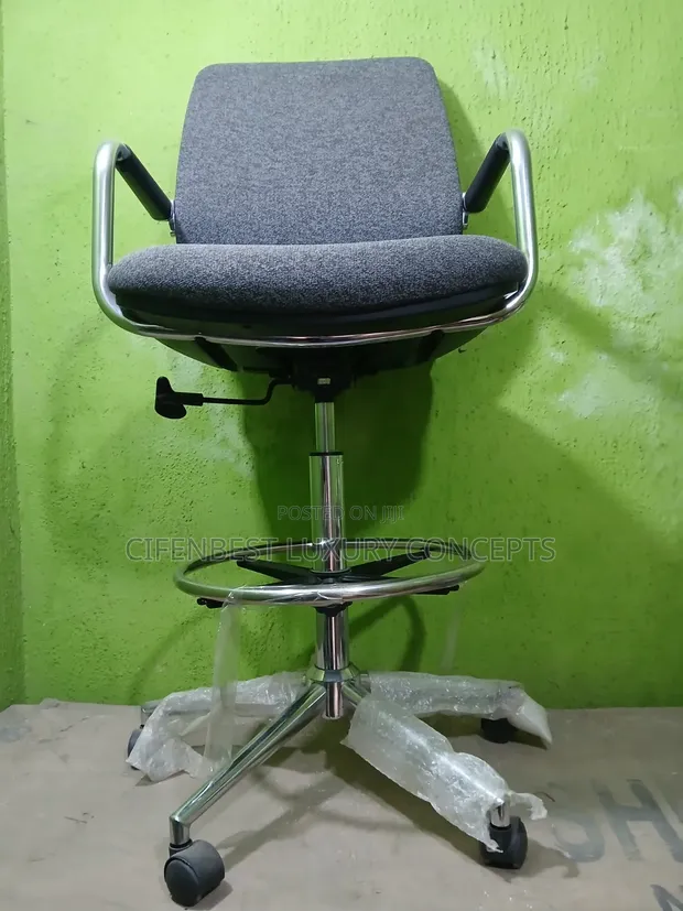 High Grade Office Swivel Chair - 1