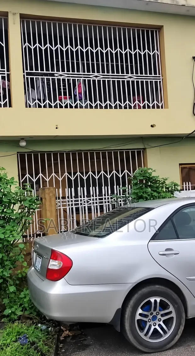 Gidaje 3 masu dakuna da kayan daki a Unity Estate, Egbeda - 1