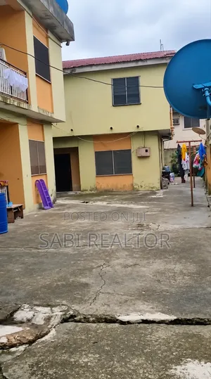 Gidaje 3 masu dakuna da kayan daki a Unity Estate, Egbeda