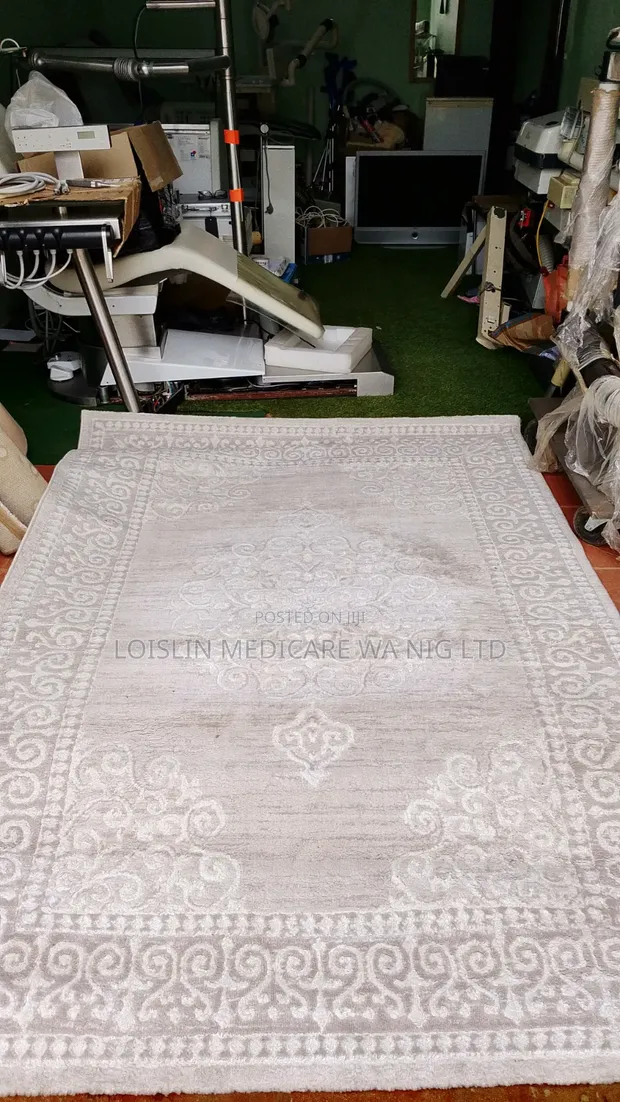 Tufafin Ƙofar Launi Grey Mai Zane - 1