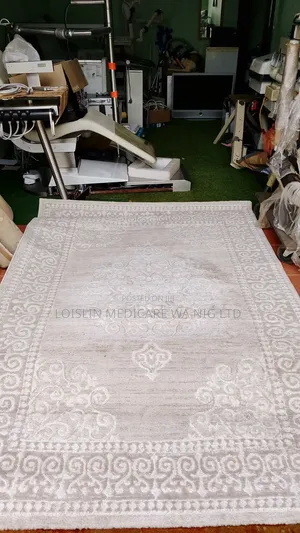 Tufafin Ƙofar Launi Grey Mai Zane