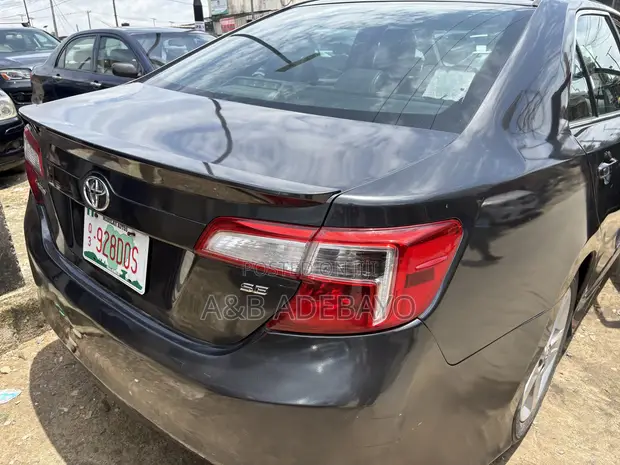 Toyota Camry 2012 Gray - 1