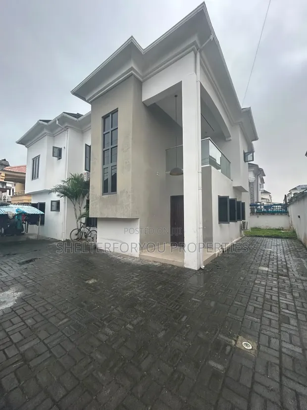 4 Bedroom Semi-Detached Duplex da BQ a Osapa London - 1