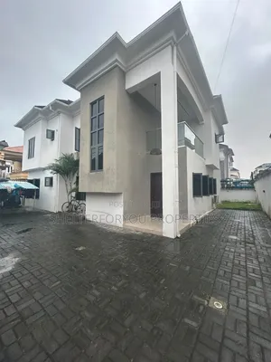 4 Bedroom Semi-Detached Duplex da BQ a Osapa London