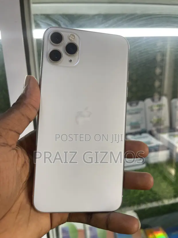 Apple iPhone 11 Pro Max 64GB White (UK Used) - 1