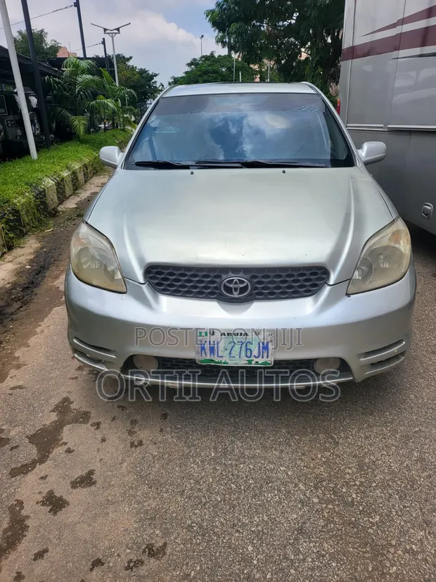 Toyota Matrix 2005 Silver - 1