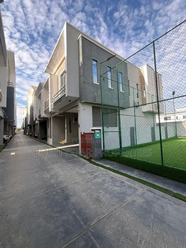 Furnished 4-Bedroom Duplex a Lekki Phase 2 Sayarwa - 1