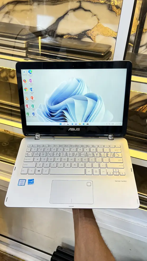 Asus Q304UA Laptop: Intel Core i5, 8GB RAM, 128GB SSD - 1