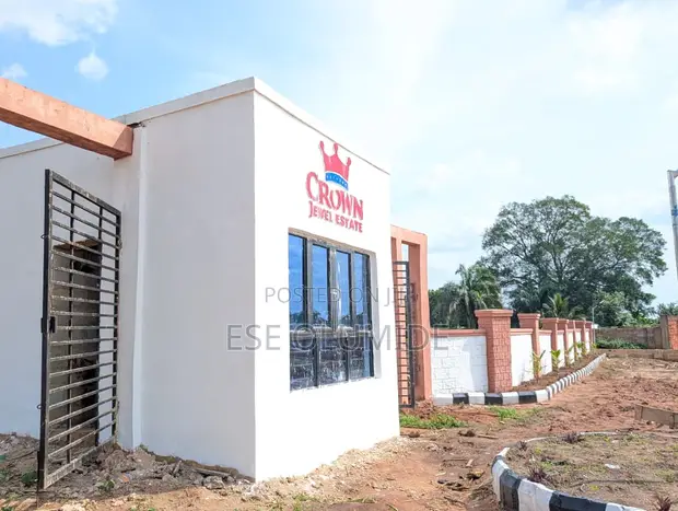 Crown Jewel Estate Ogwashi-Uku: Filin Daji tare da Tubali 1,400 Kyauta - 1