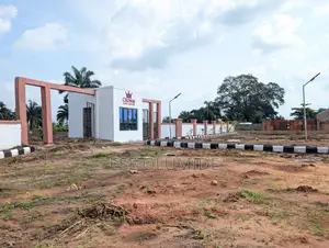 Crown Jewel Estate Ogwashi-Uku: Filin Daji tare da Tubali 1,400 Kyauta