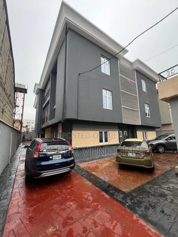 3 Bedroom Apartment for Rent in Chevyview, Chevron - 1
