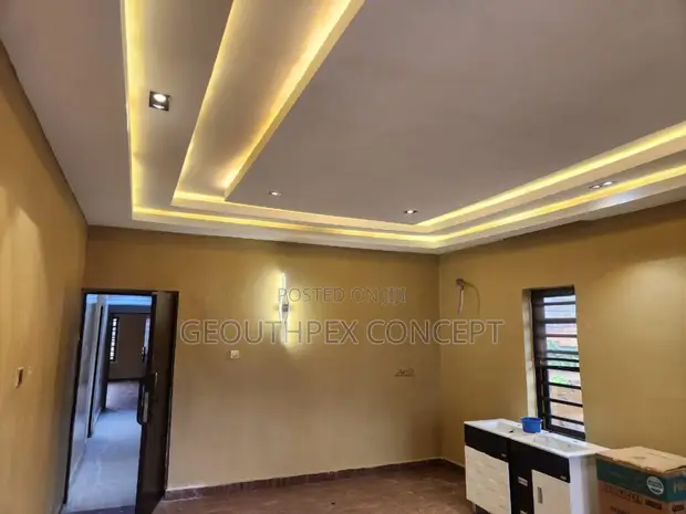 5-Bedroom Smart Duplex da Toyota Highlander a Heritage Estate, Oluyole - 1