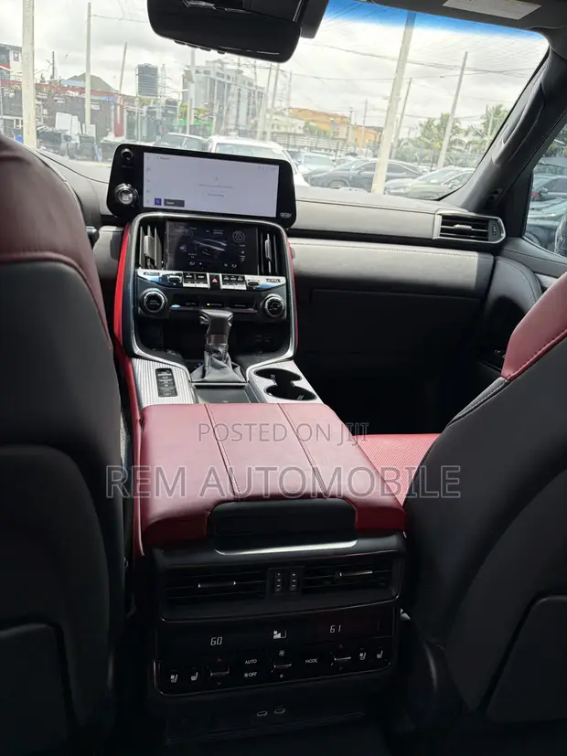 Lexus LX 600 2024 Silver - 1