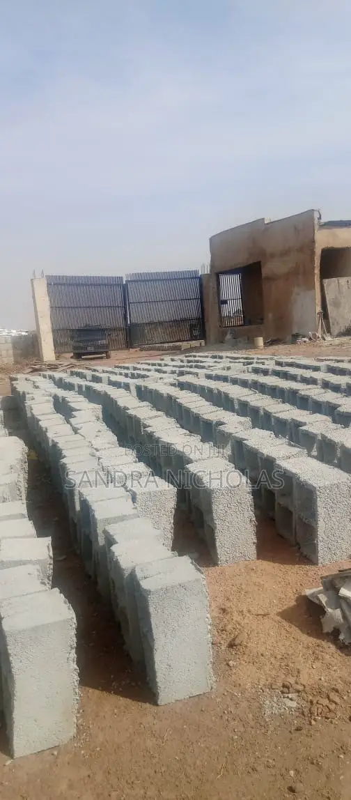 500 sqm Estate Plot for 5-Bedroom Duplex in Idu - 1
