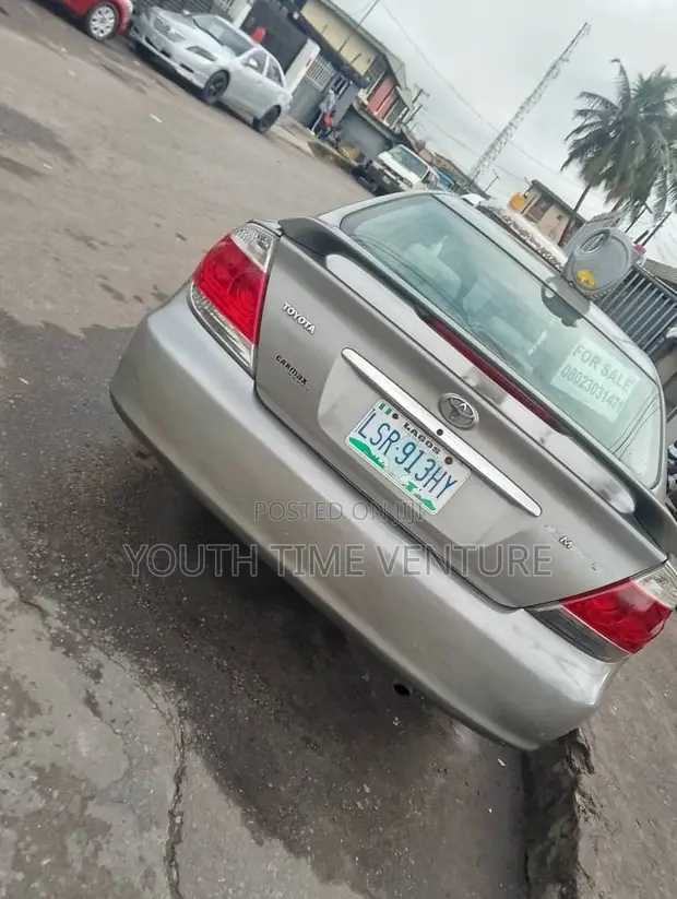2005 Toyota Camry LE Sedan - Accident Free - 1