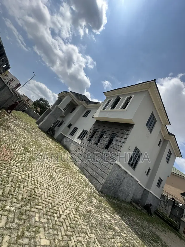 8 Dakunan Kwana Duplex Don Siyarwa a Life Camp, FCT Abuja - 1