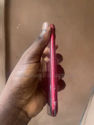 Apple iPhone 11 64GB Red (Za'a Gyara Fuskar Baya Kafin A Bayar)