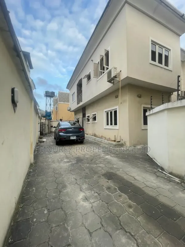 3 Bedroom Apartment for Rent in Chevron Estate - 1