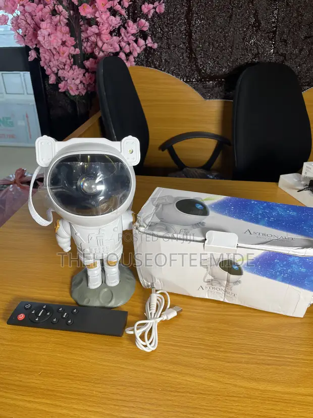 Astronaut Galaxy Projector Light - 1