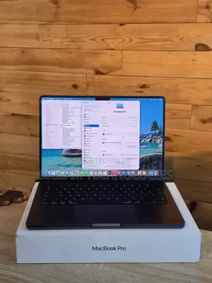 Apple MacBook Pro 2025 M5 16GB RAM 512GB SSD