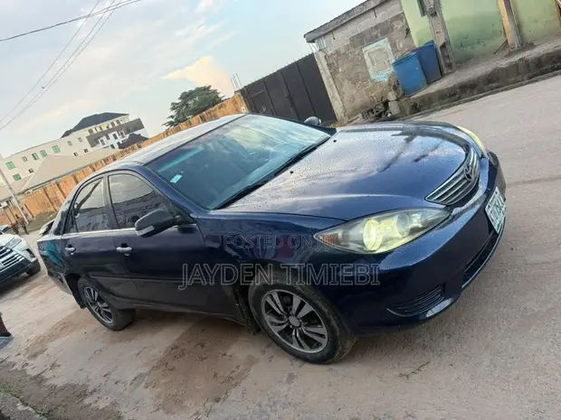 2005 Toyota Camry LE 2.4L Sedan - 1