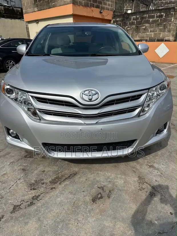 Toyota Venza V6 2009 Silver - 1