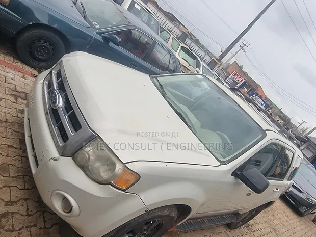 Ford Escape 2008 White - 1