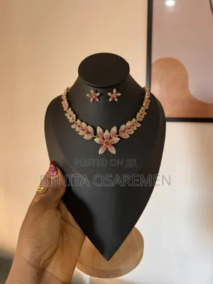 Saka 'Yar Kyakkyawar 'Yar Kwalliya don Owambe
