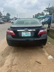 Toyota Camry 2008 Baƙar Fata - 2